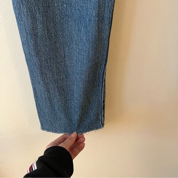 Madewell The Mid-Rise Perfect Vintage Jean in Ainsdale Wash: Knee-Rip Edition - Picture 7 of 7